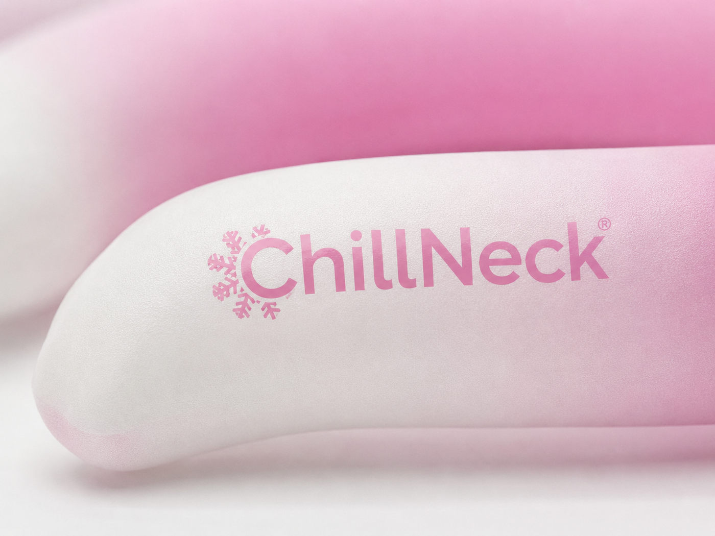 ChillNeck Pink Frost Logo-Detail — PCM-Nackenkühlring in Rosé