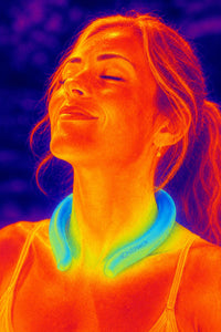 ChillNeck Wärmebild: warmes Gesicht in Orange, kühler Nacken in Blau am Kühlring, 3